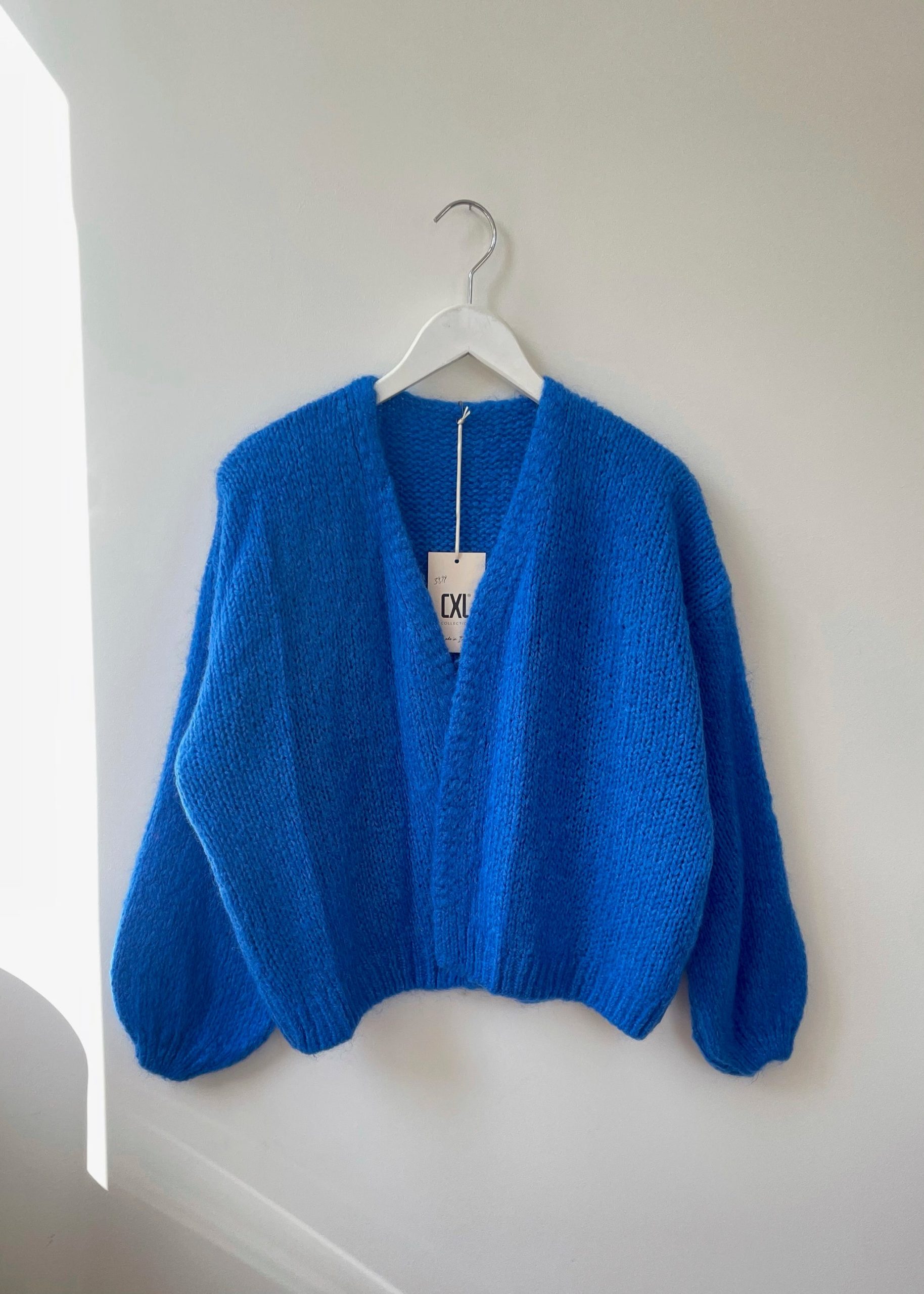 blaue-strickjacke-969byh-1.jpg