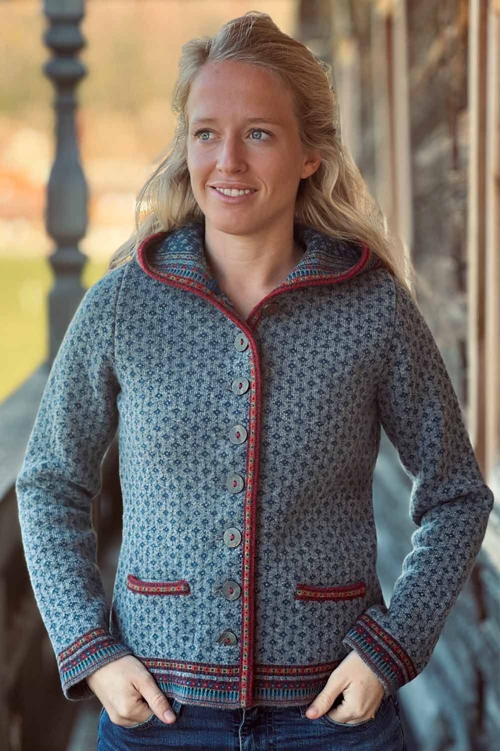 trachten-strickjacke-damen-826avp-1.jpg